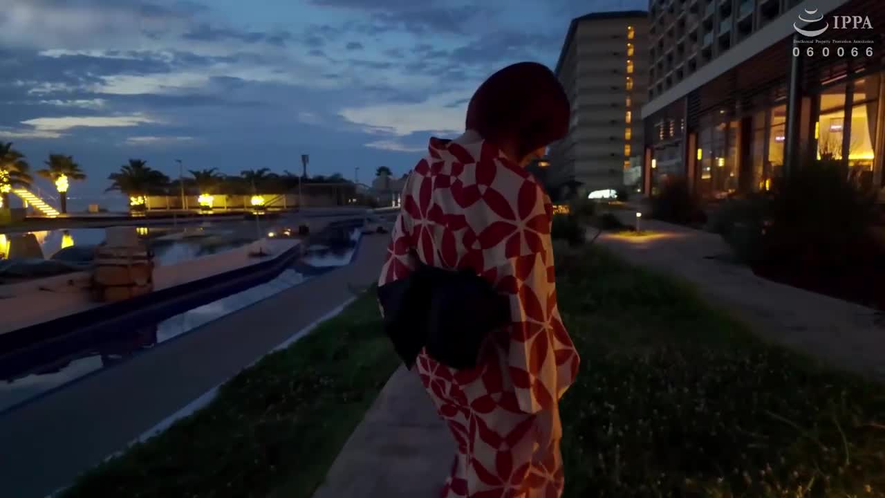 5560 穿着浴衣吃晚餐然后射精