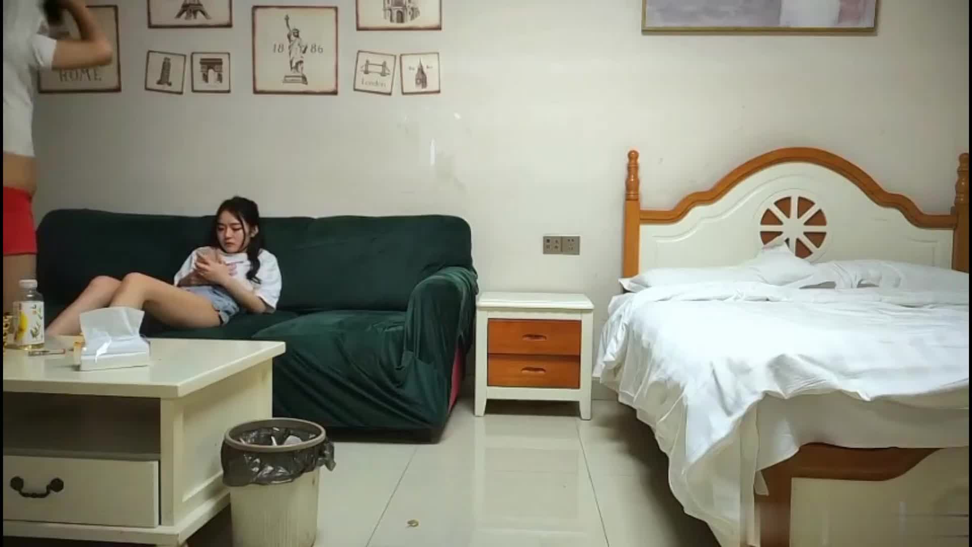 身材颜值明星脸肤白臀翘简直极品-女神舔穴大长腿偷拍